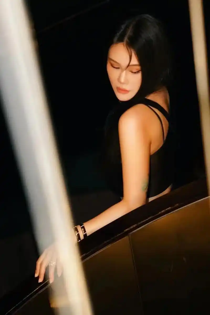 袁娅维 #魅力十足性感女神 #周一萌新歌空欢喜 邂逅夏 - 抖音