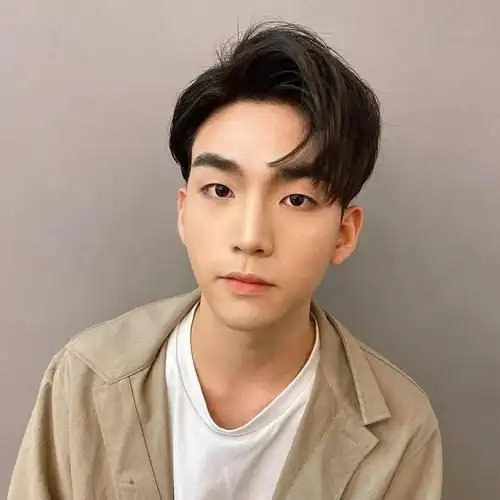 今年偶像剧中最常见的几款男明星发型英俊帅气