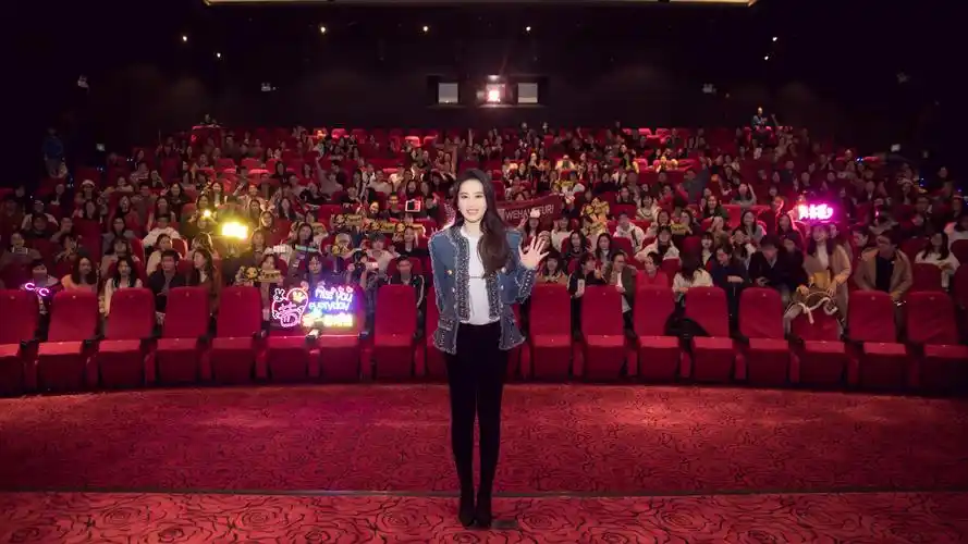 今日,是影片路演第四天,冯绍峰和刘亦菲,李光洁兵分两路,分别前往上海