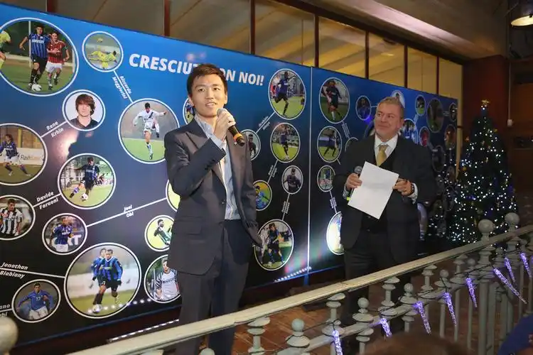 苏宁少东家张康阳,俱乐部副主席萨内蒂,主帅皮奥利以及托尔多,斯坦科