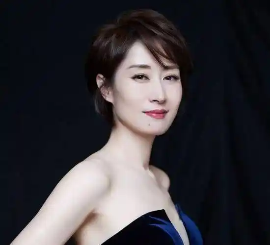 这名演员就是刘敏涛,她作为内地实力女演员,年龄虽然已