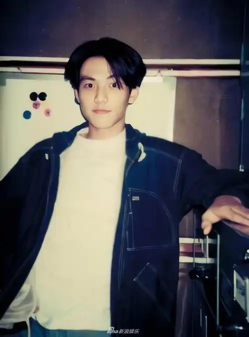 钟汉良小生时期旧照爆出 被赞神颜秒杀众爱豆