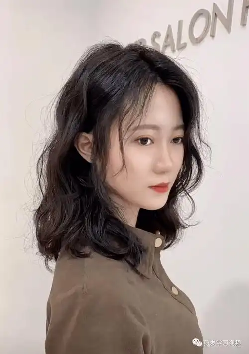 2022锁骨发这样烫超级减龄好看又时尚
