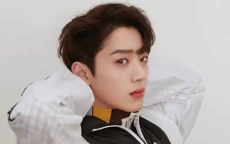 赖冠霖时尚写真高清桌面壁纸