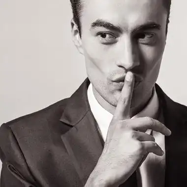 好看的男生头像嘘手势图片