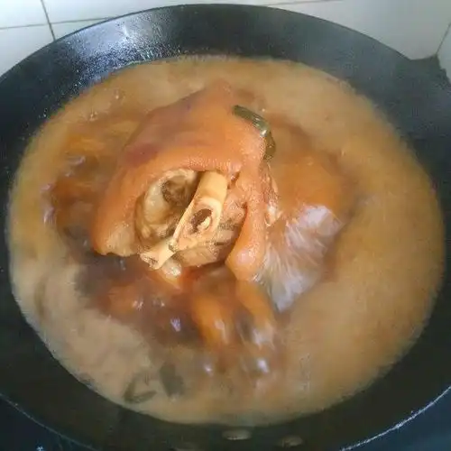 家常炖肘子,满满的胶原蛋白,咬一口回味无穷