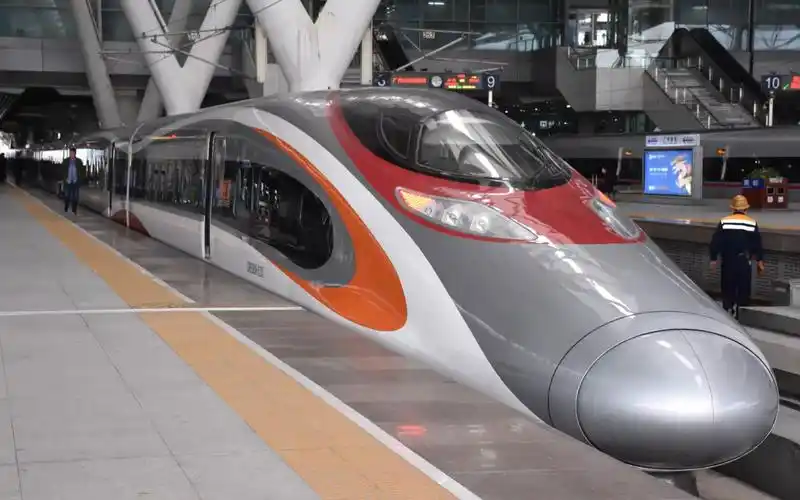 g6582次列车 香港西九龙—广州南 港铁crh380a型高铁动车组列车(动感