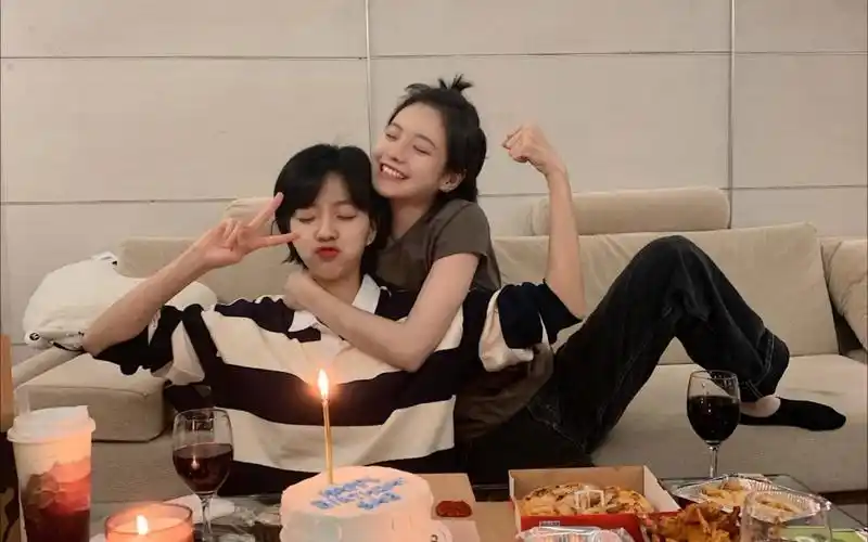 【庄达菲】李庚希给庄达菲庆祝生日,k房用来蹦迪,让人羡慕的神仙友谊