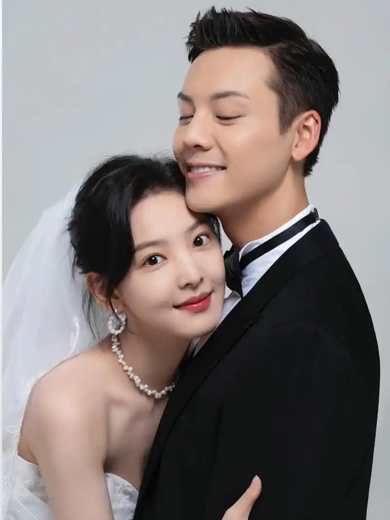 陈伟霆章若楠这组婚纱照真实到如果他两真结婚都可以直接用的程度哈哈