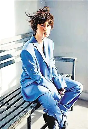 孙俪写真头发凌乱叼烟