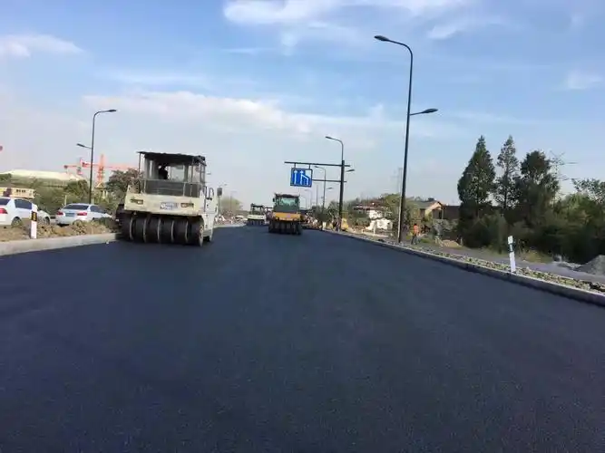沥青路面精细化施工控制