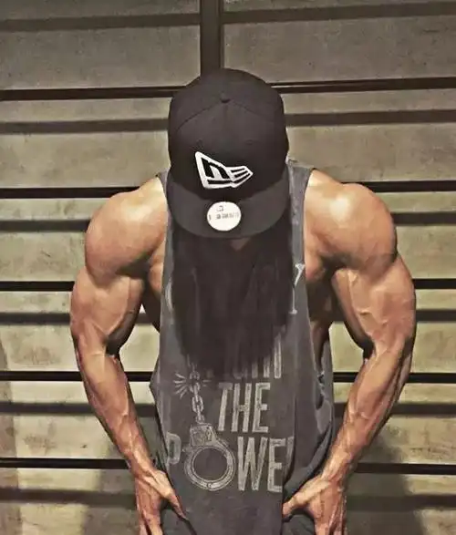 他才是"演艺界的最强肌肉",肌肉比肩亚洲兽化人黄哲勋!_健身