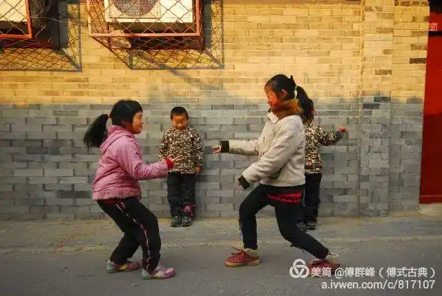 我们农村游戏里的童年,致我们70,80后终将逝去的时光