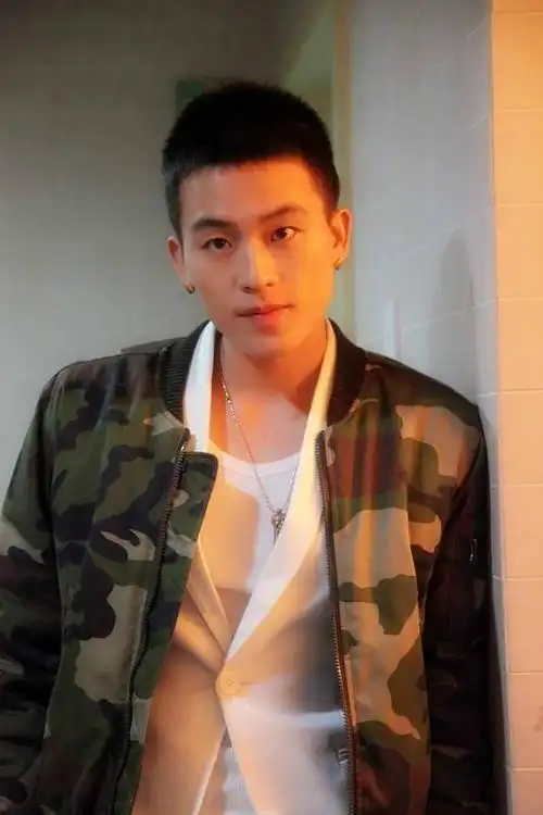 韩庚黄晓明黄轩一夜之间换发型,检验颜值标准的时候到了!