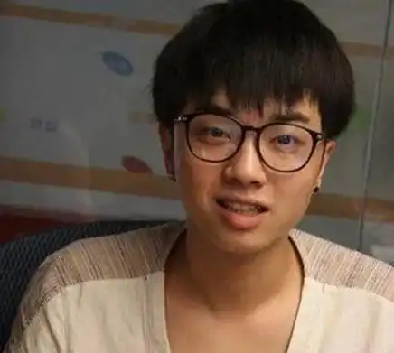 这一夜,歌坛"法师"华晨宇原形毕露,李宇春沦为"混子"歌手!