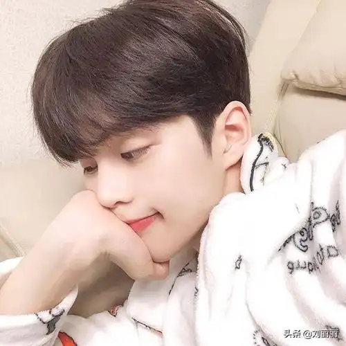 小哥哥发型真帅气男生看了嫉妒女生看了着迷