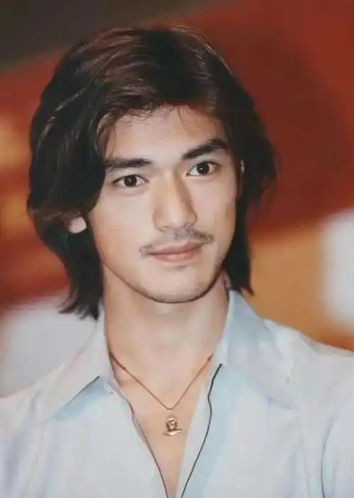 事实证明,49岁"寡居日本不结婚"的金城武,已走上新的人生大道