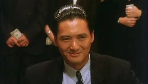 少赌博系列的港片,最最最经典的当然非1989年周润发的《赌神》莫属啦!