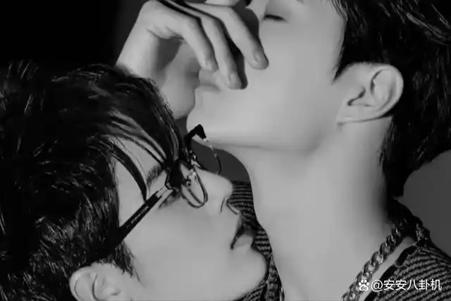 10月30日,有网友爆出一段吵架视频,王一博的唯粉和肖战王一博的cp粉