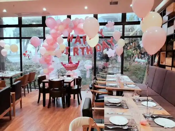 米斯特气球:株洲生日party小型聚会餐厅ktv布置案例分享