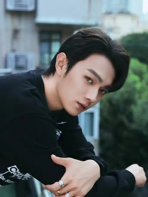 许凯的照片来咯