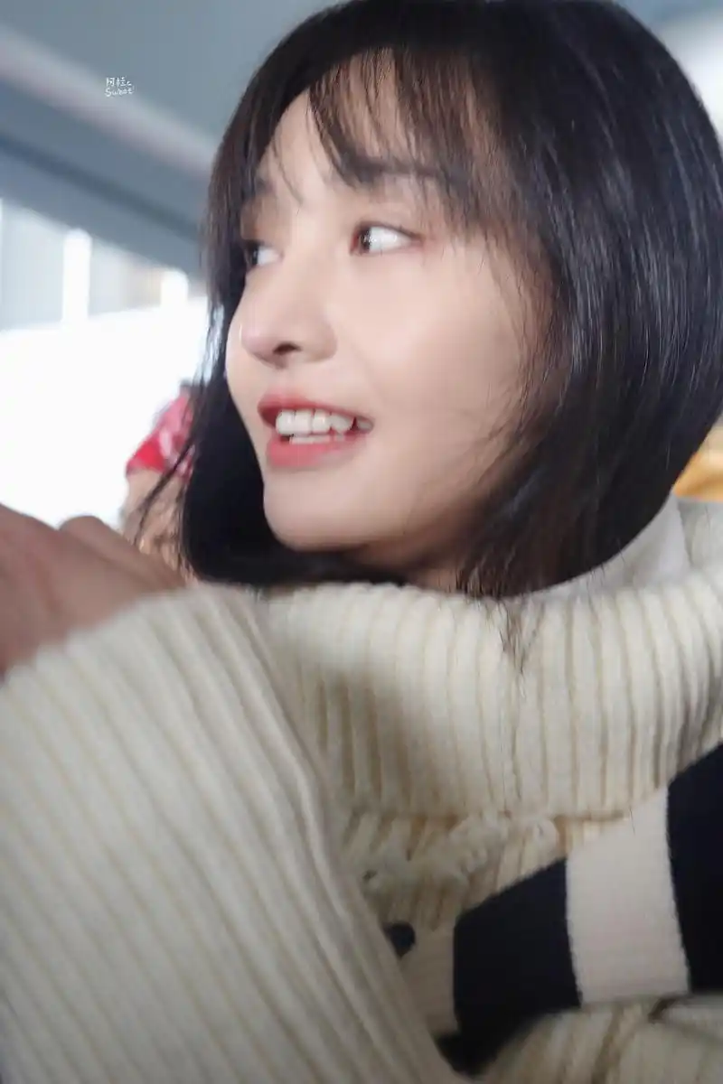 组图:郑爽机场近距离抓拍生图曝光 皮肤白皙细腻状态好