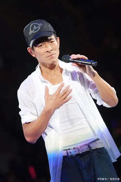 刘德华,一个永不言败的人,他用努力与坚持成就了如今的华神!