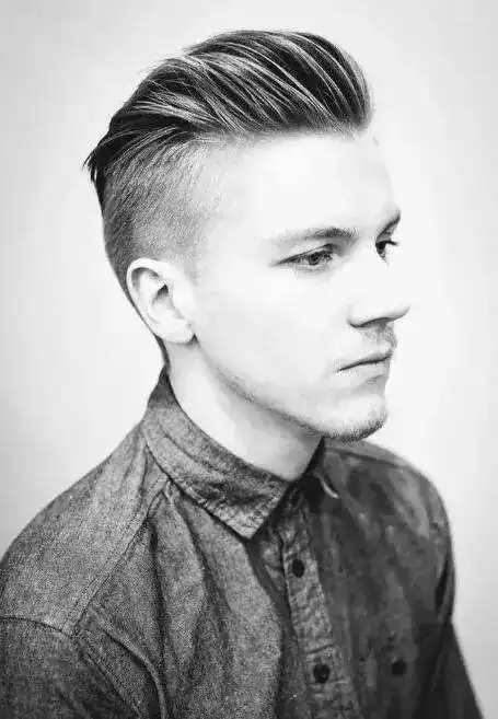 其实油头发型对脸型的要求并不高,但想要驾驭得出彩,对五官的要求还是