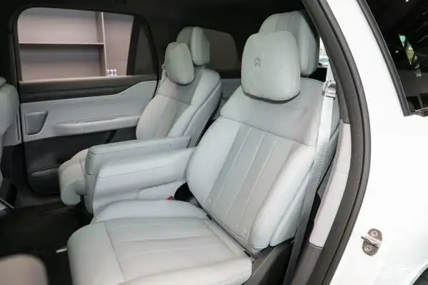 蔚来es8内饰-轴距-胎压-易车