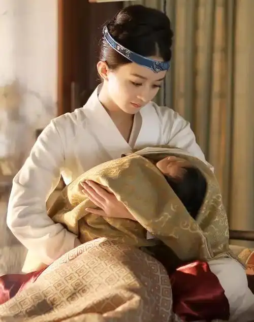 赵丽颖生下团哥儿,最忙的不是冯绍峰,而是负责给孩子取名字的他