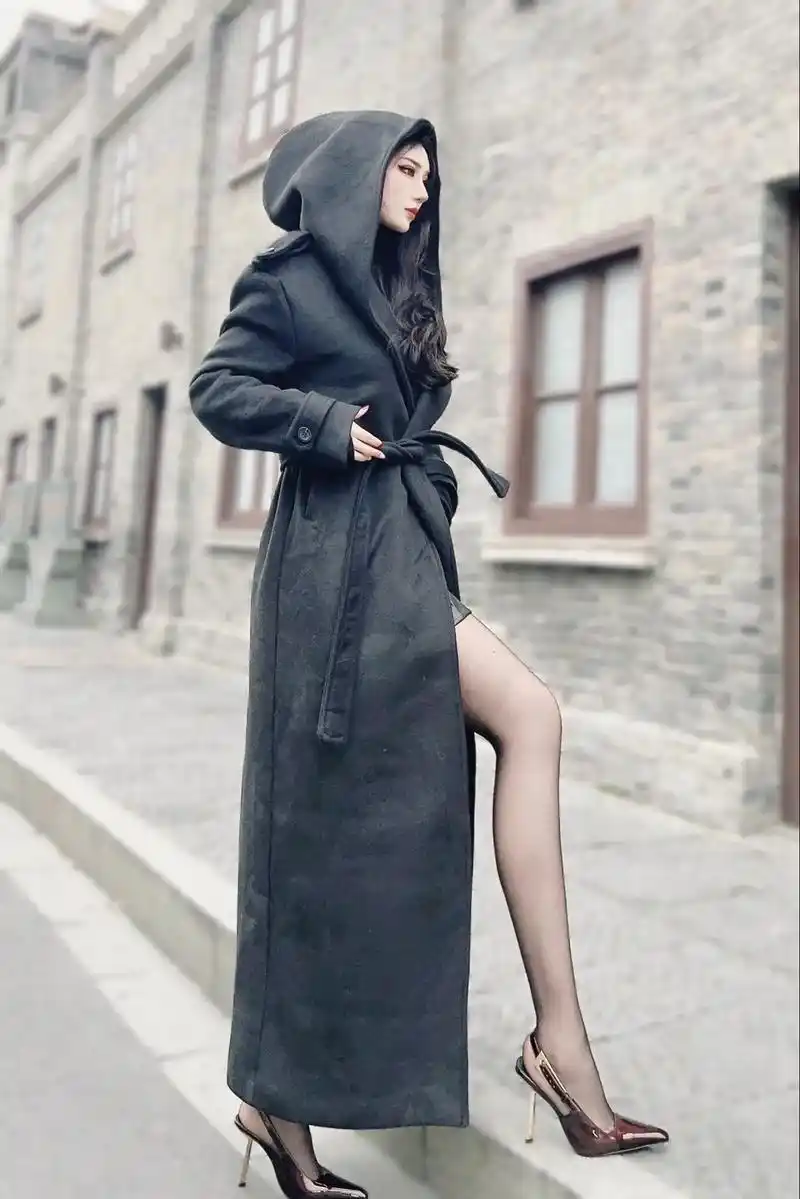 黑丝搭配高跟鞋,将女性的婀娜多姿展现得淋漓尽致 #高跟鞋 # - 抖音