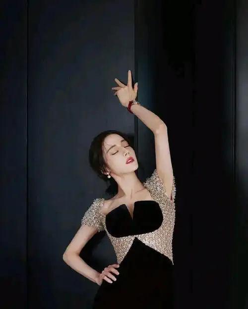 迪丽热巴美图分享
