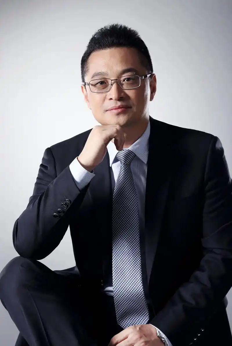 企业高管商务形象照—深圳阡陌金融