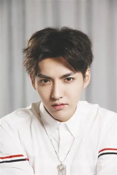 > 正文吴亦凡个人资料 中文名:吴亦凡 外文名:kris 别名:煎蛋,白菜