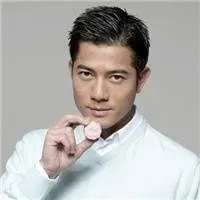 郭富城年轻照片头像【点击鼠标右键下载】