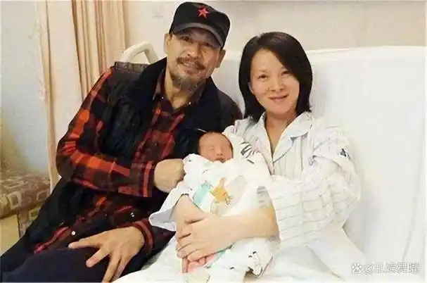 21岁成名丈夫为她做12年丁克,39岁意外得子的谢兰如今怎样了?