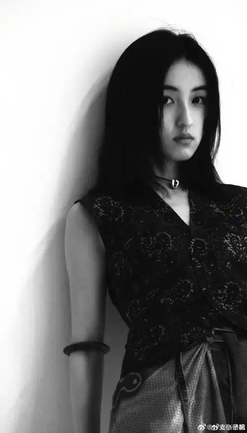 张子枫黑长直##张子枫粉调写真