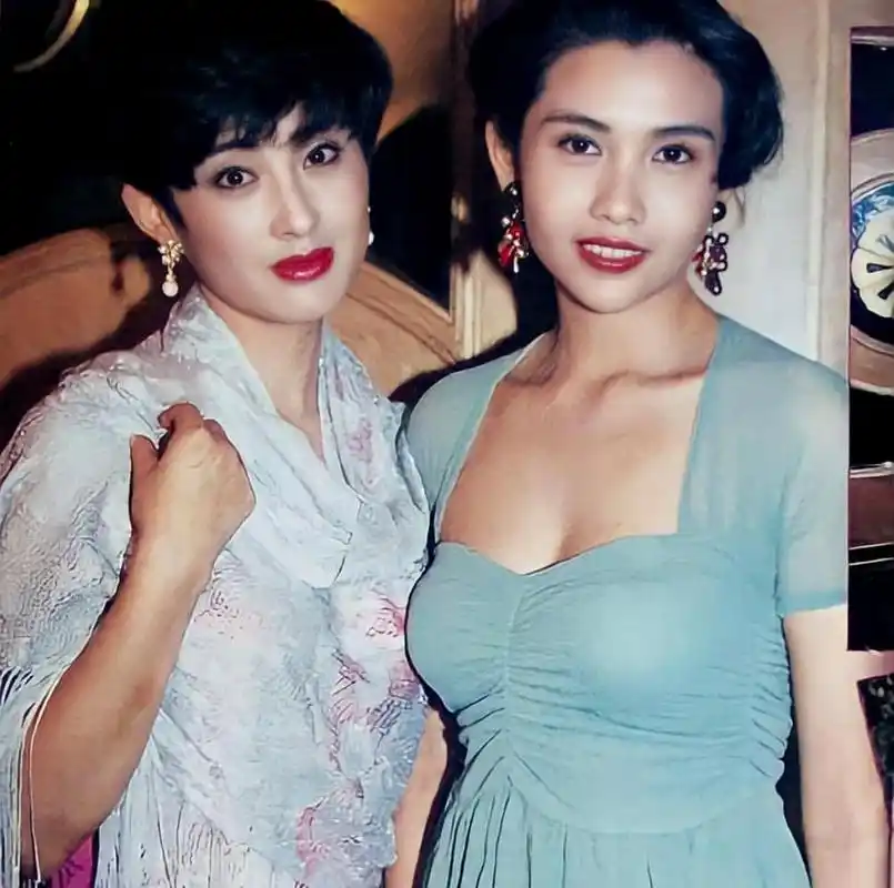 一直都没注意到黎姿的好身材,没想到也这么有"料"