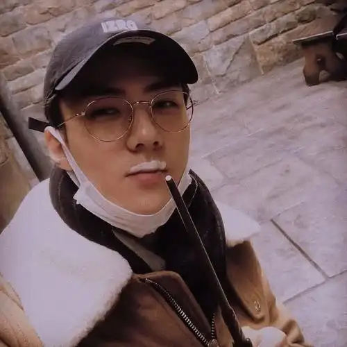 世勋ins头像 / 山河错落 你是人间星光