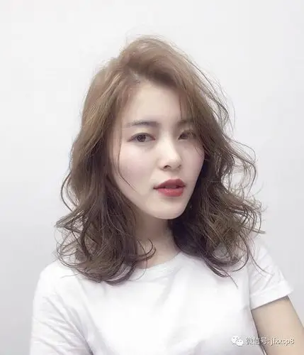 2019流行"全头烫"