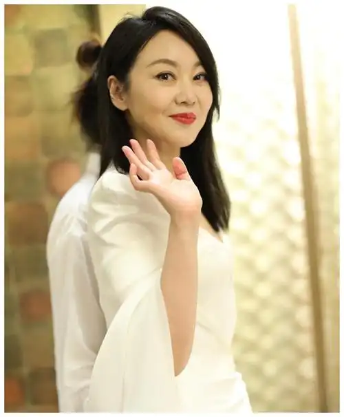 40岁胡杏儿录演员请就位获赞谁说中年女演员不行