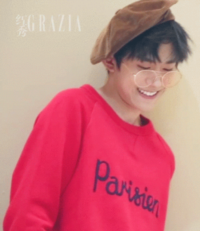 易烊千玺 梨涡少年 gif