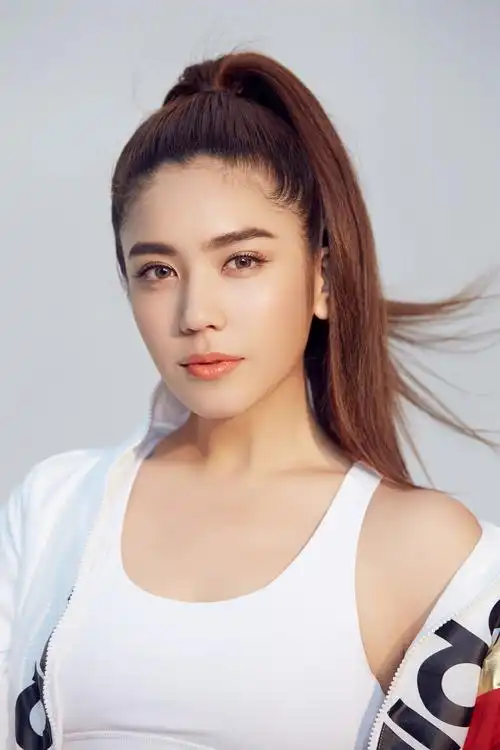 马尾小秀马甲线 运动系girl展健康性感近日,夏若妍一组运动系写真曝光