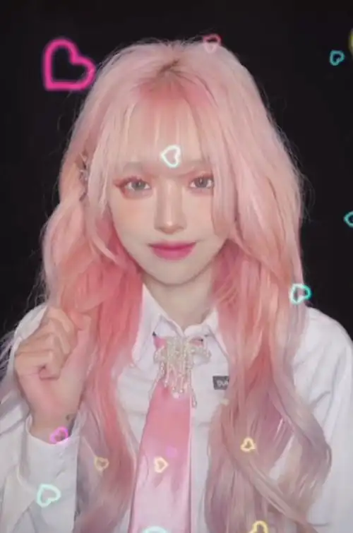 网红机智张素颜出镜,眼睛浮肿黑眼圈明显,妆前妆后