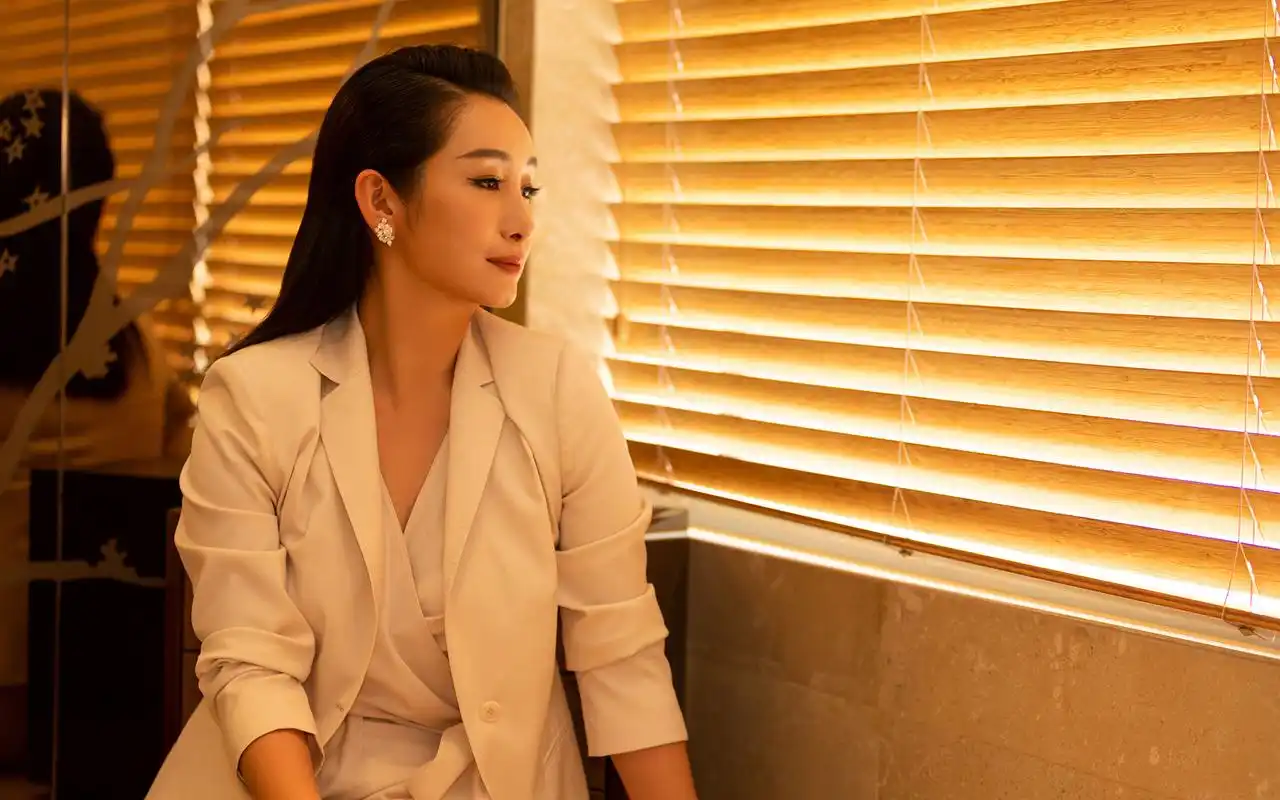 秦海璐性感优雅写真桌面壁纸