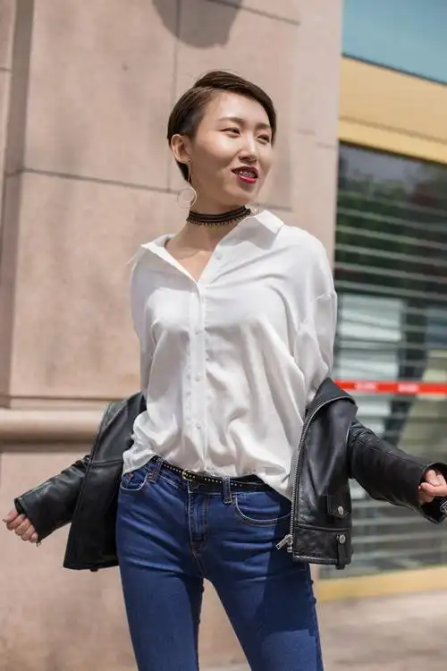 穿白衬衫的女孩子又帅又温柔