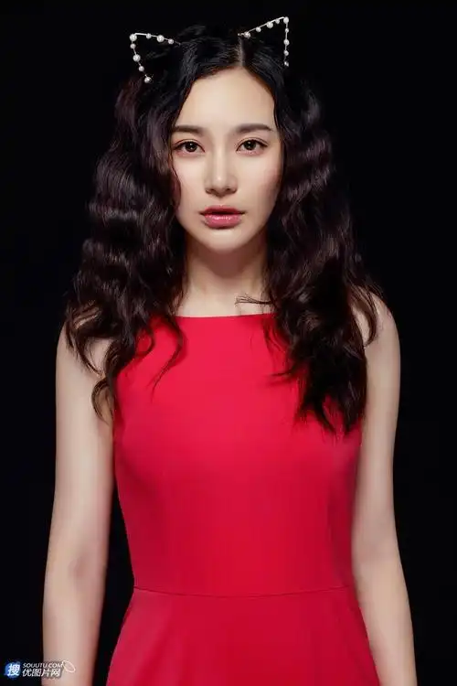 山东美女演员王子子精选写真图片山东美女女演员王子子内衣美胸猫咪