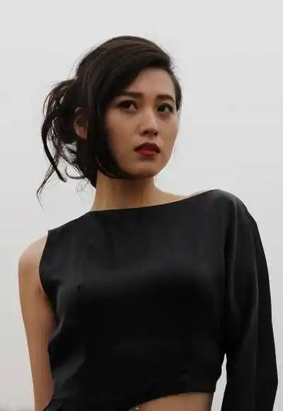 从乖乖女"夏雪"到时尚美女,在停车场遭"打"的宁丹琳,今怎样了_杨紫