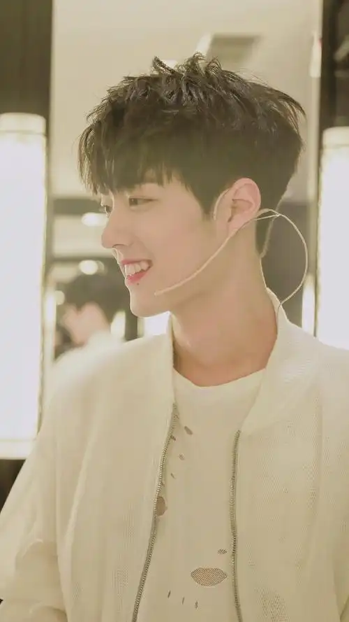 肖战 光 治愈笑 - 堆糖,美图壁纸兴趣社区