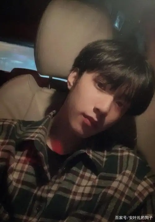 首先说的是刘耀文的素颜